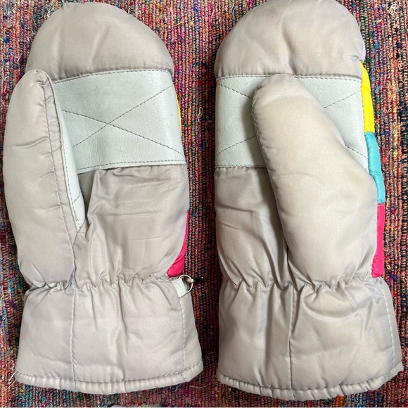 SOLD-80’s vintage winter/ski mittens - Picture 2 of 3